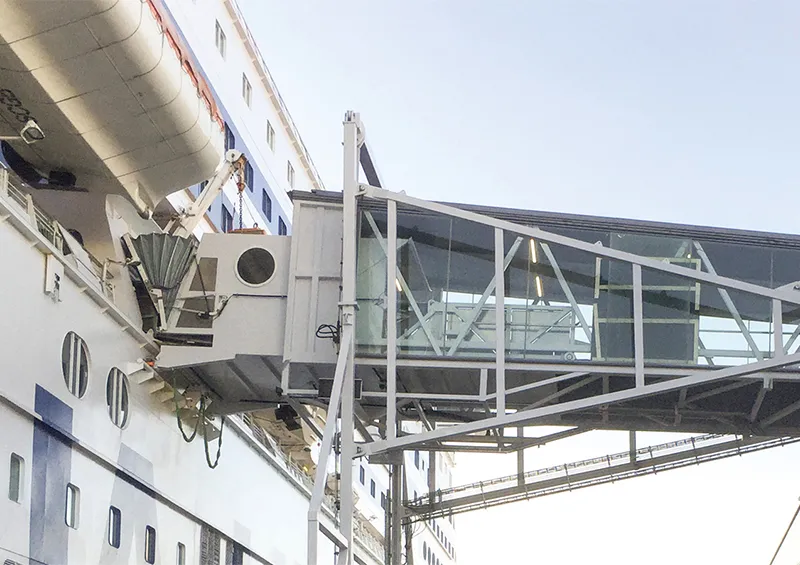 Folding Below for Seaport Passenger Boarding Bridge