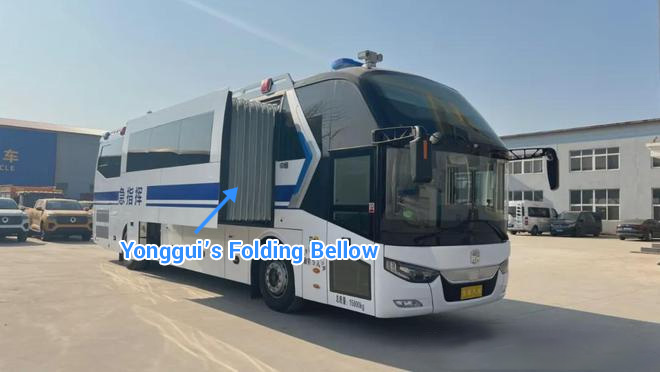 Yonggui Gangways for the Double-Sided Compartment Passenger Type Emergency Mobile Command Vehicle